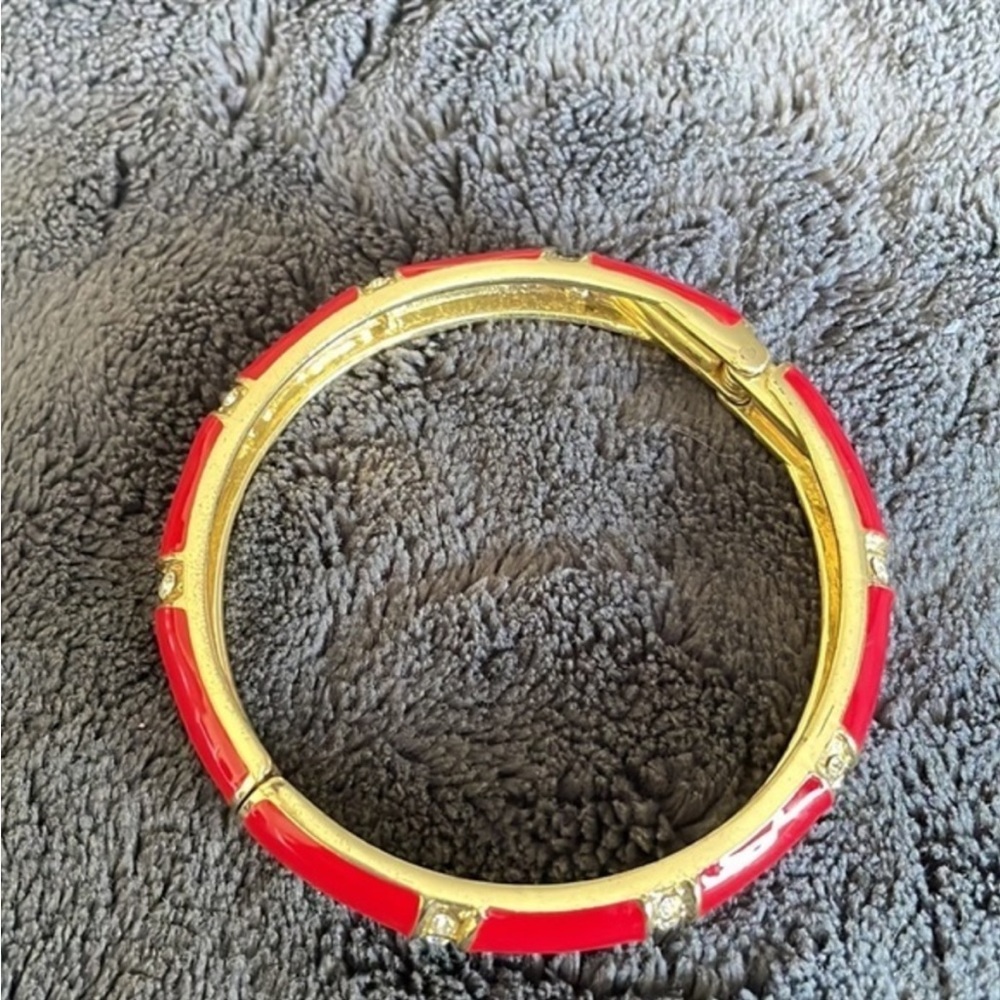 Vintage red bracelet. Used. Missing a bead it please see pictures